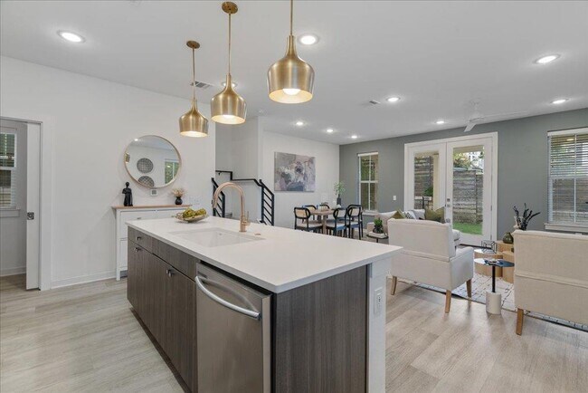 Building Photo - 2624 Metcalfe Rd