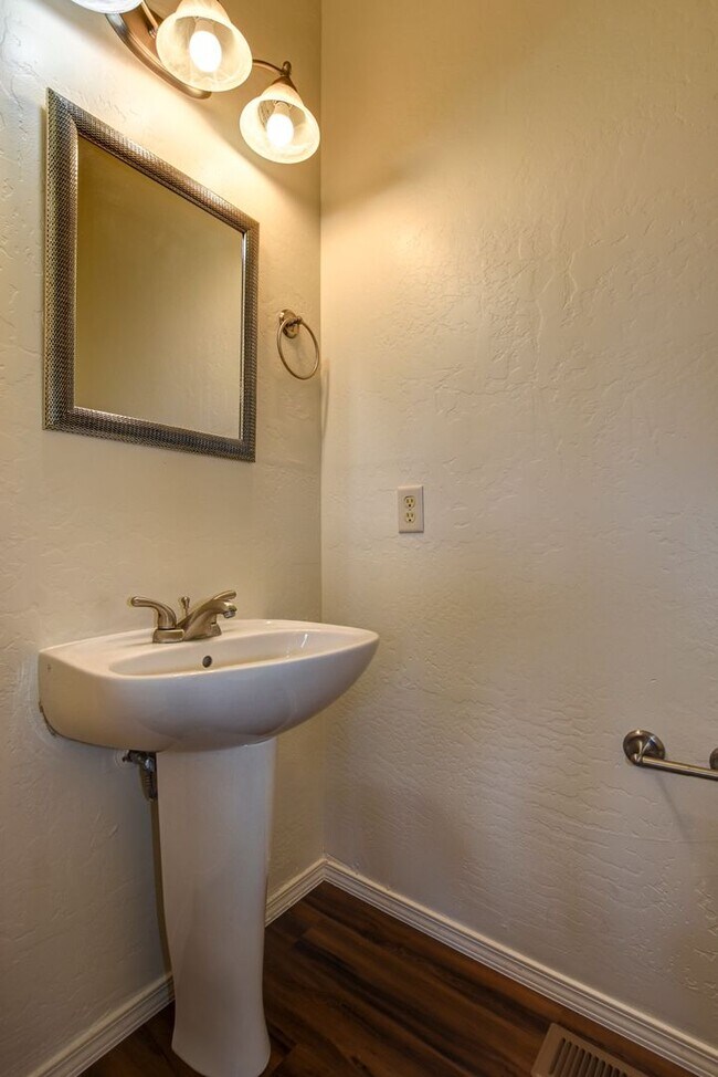 Building Photo - 221 Spring St