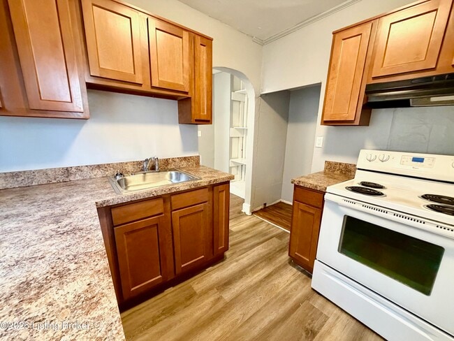 Building Photo - 666 Lindell Ave