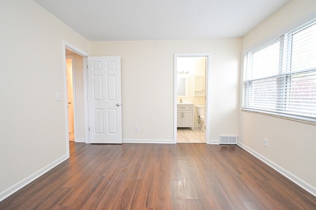 Building Photo - 4328 Villa Dr