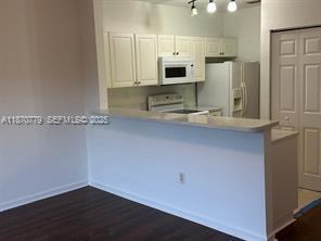 Building Photo - 1555 NE 33rd Rd