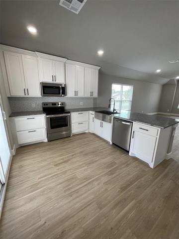 Building Photo - 626 W Florence St