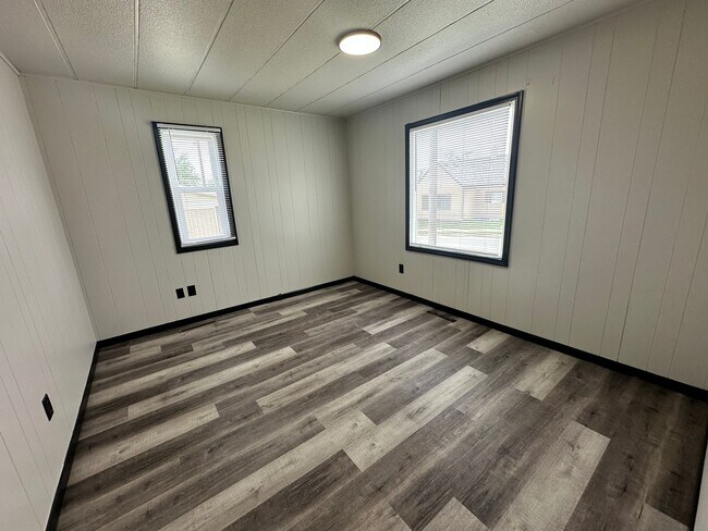 Building Photo - 510 Hiawatha St