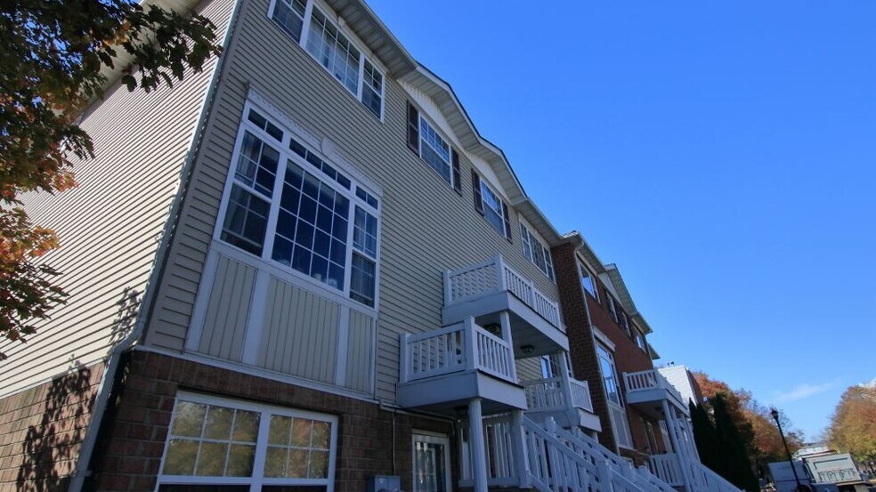 Building Photo - 133 Mermaid Ln