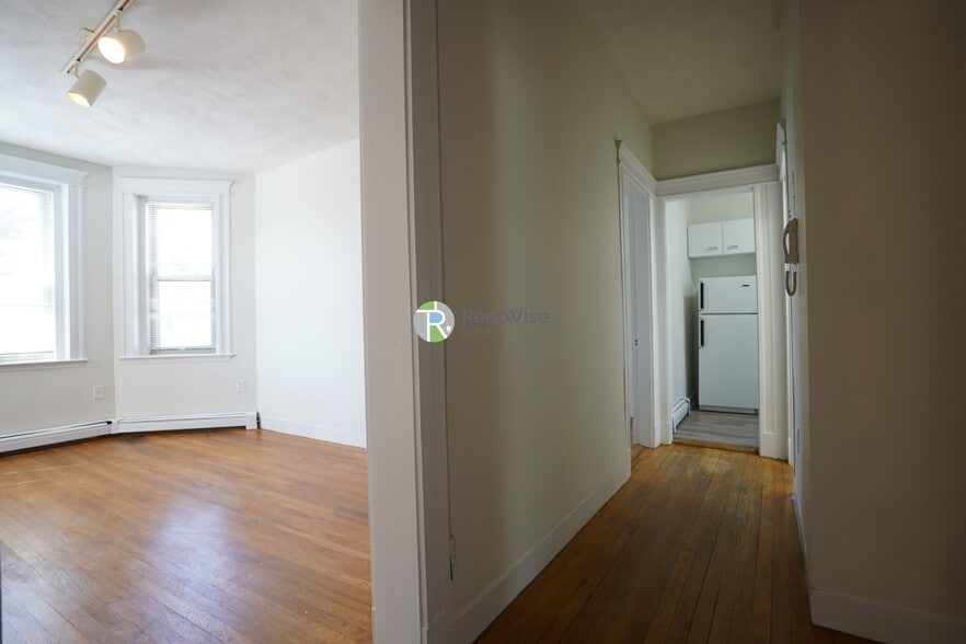 Primary Photo - 1677 Commonwealth Ave