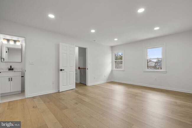 Building Photo - 2339 N Powhatan St