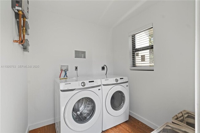 Building Photo - 601 SW 1st St