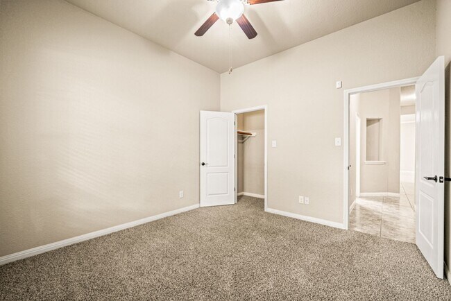 Building Photo - 4 BEDROOM FOR RENT- SEPARATE LIVING AREA - OFFICE