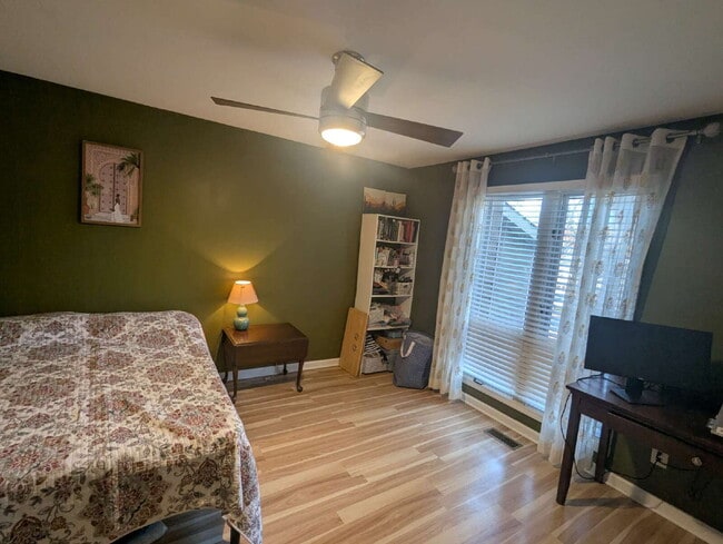 Building Photo - Cozy 2 Bedroom Unit in Raleigh!