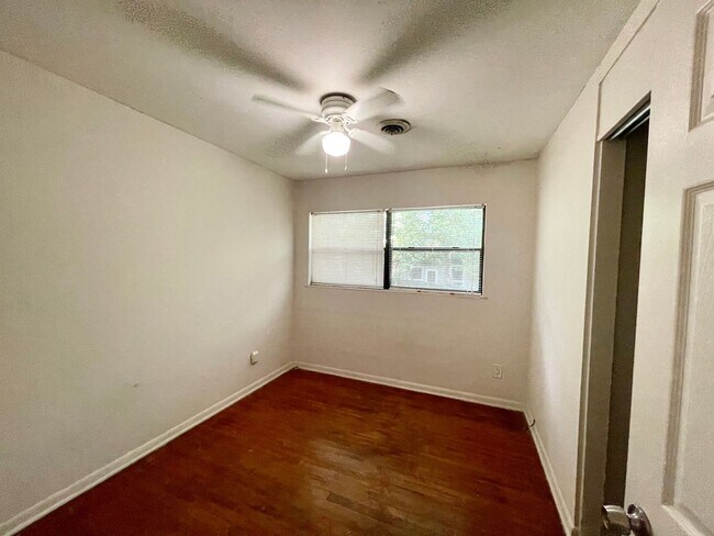 Building Photo - Huge Fenced Yard & All Hard Flooring
