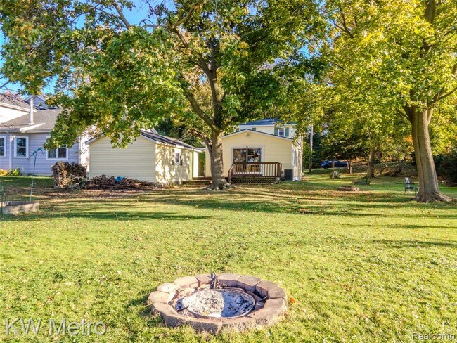 Building Photo - 2416 Shawood Dr