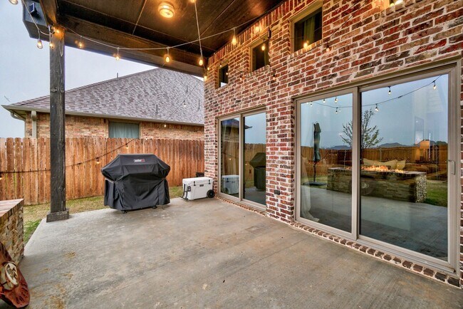 Building Photo - 4009 NE Realtree Dr