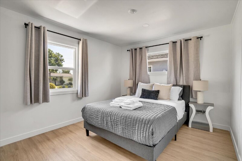 Building Photo - 1007 N Mohawk Ave