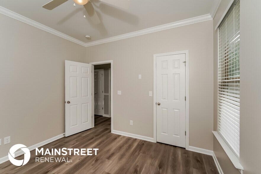 Building Photo - 1131 Avalon Dr