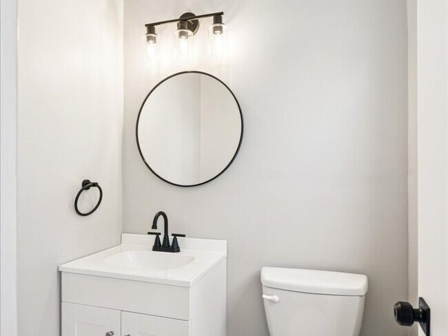 Building Photo - 411 W 46th St