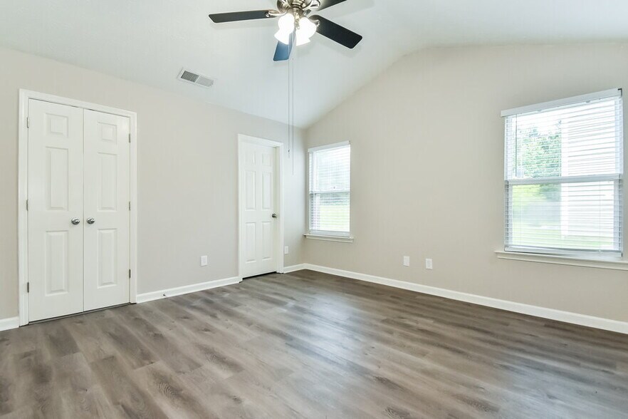 Building Photo - 238 Silver Arrow Cir