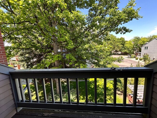Building Photo - Gorgeous 4 Bedroom Townhome Steps from Boulder Country Club