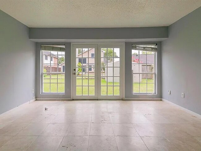 Building Photo - 2103 Whirlaway Dr