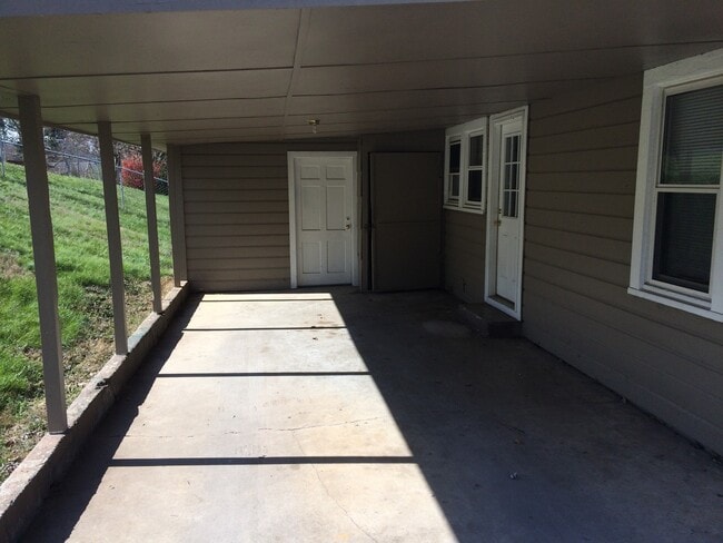 Building Photo - Nice Home on Corner Lot