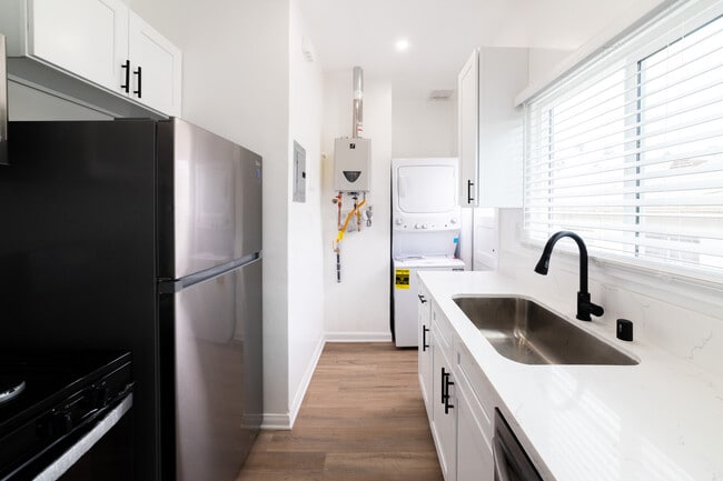 Building Photo - 211 N Berendo St