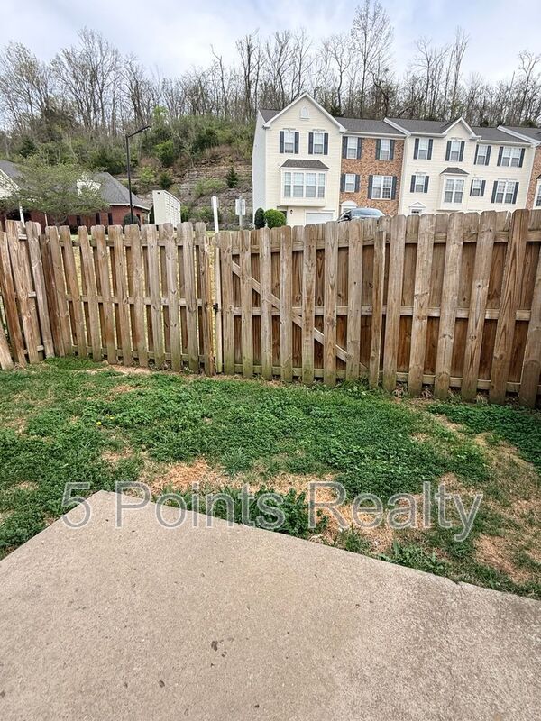 Building Photo - 7277 Charlotte Pike