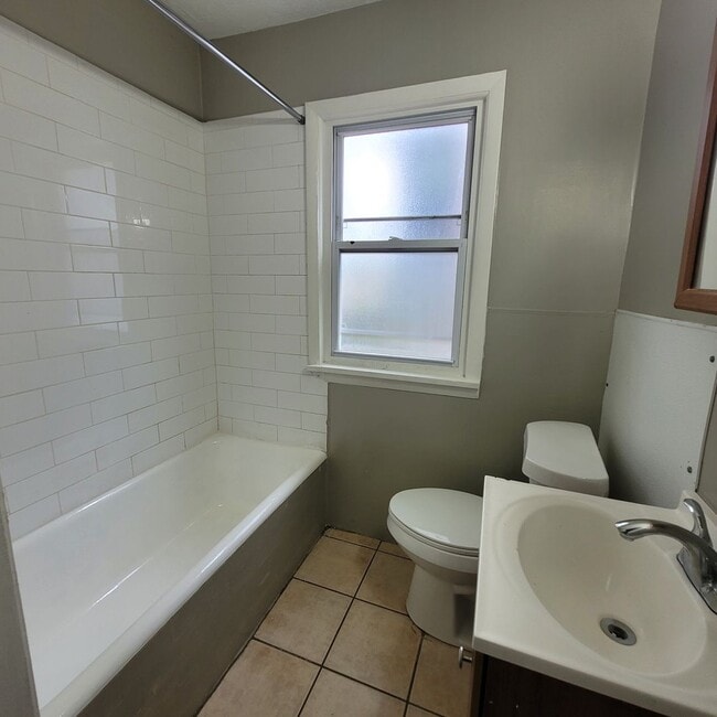 Building Photo - 2624 Portman Ave