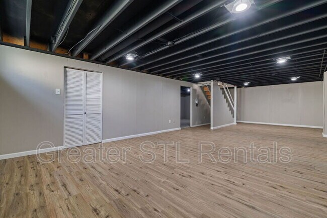 Building Photo - 208 Laurelwood Dr