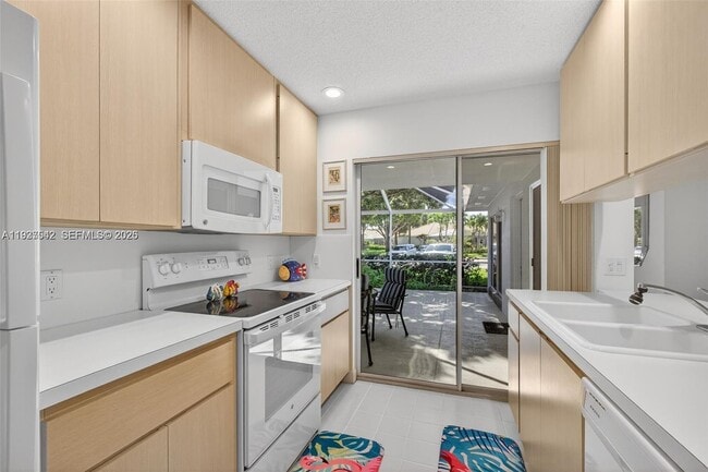 Building Photo - 7102 Geminata Oak Ct