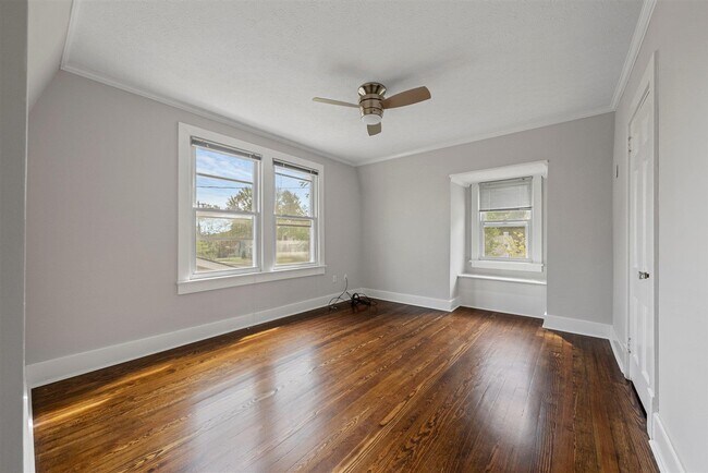 Building Photo - 943 Nutwood St