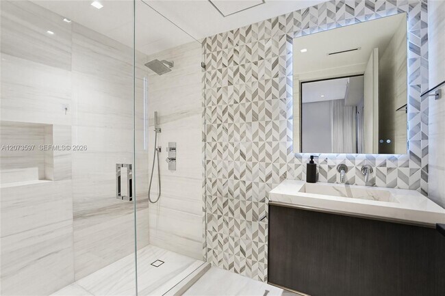 Building Photo - 5875 Collins Ave