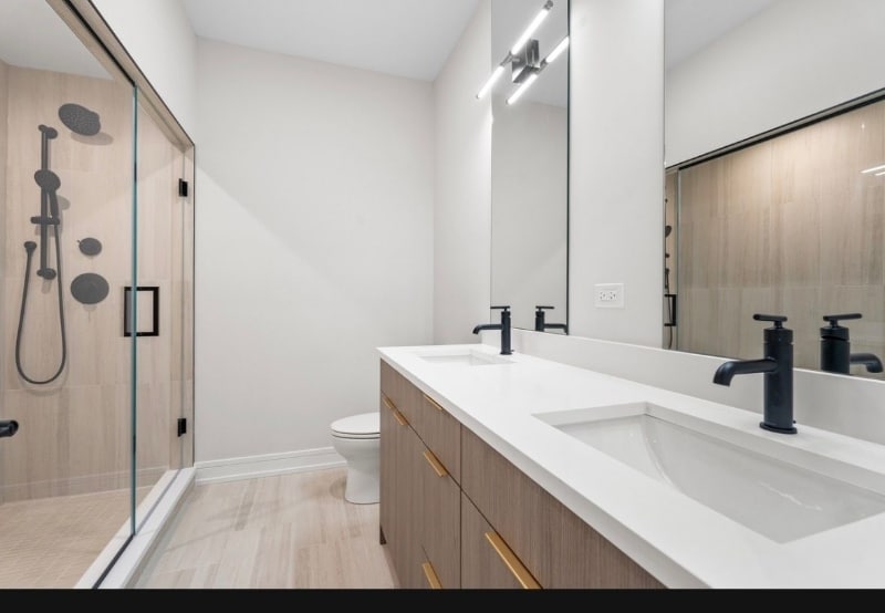 Building Photo - 5006 S Prairie Ave