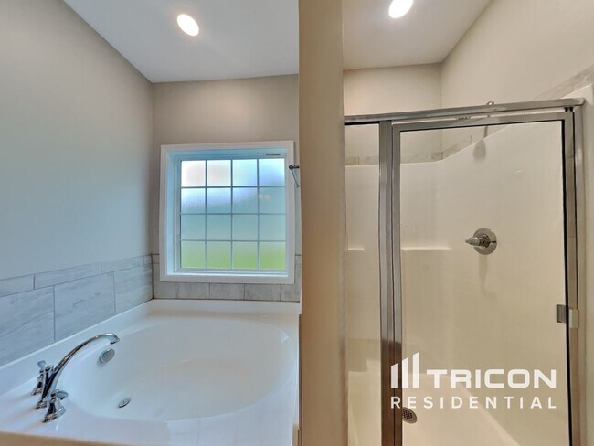 Building Photo - 829 Ellyson Dr