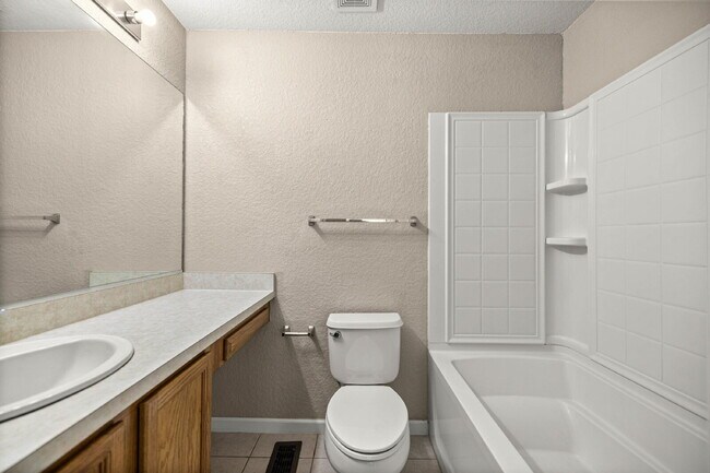 Building Photo - **  MAINTENANCE FREE TOWNHOME **2 BD 2.5 BATH