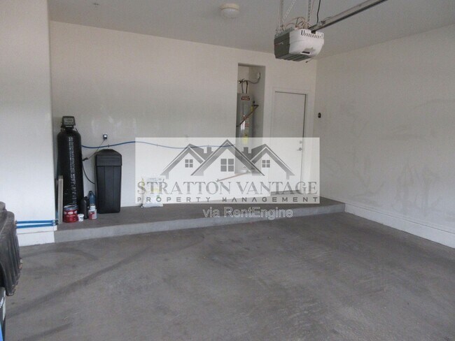 Building Photo - 2741 S Equestrian Dr