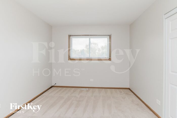 Building Photo - 753 Willow Rd