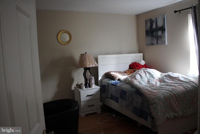 Building Photo - 219 Meadow Dr