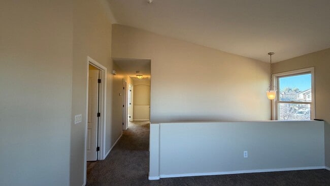 Building Photo - Spacious Surprise home with large backyard