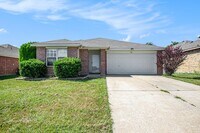 Building Photo - Welcome to this charming 4-bedroom, 2-bath...