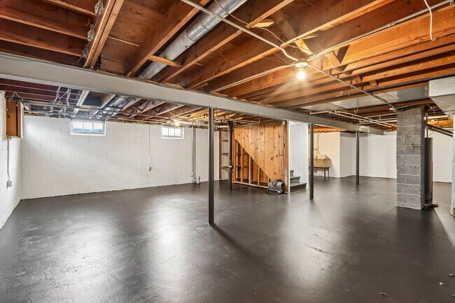 Building Photo - 2223 Grove Ave