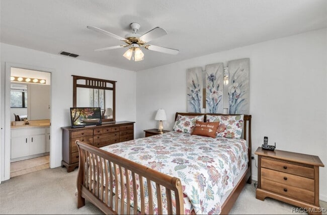 Building Photo - 9725 E Goldfinch Ln