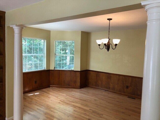 Building Photo - Available 9/8. Beautiful 4BR/2.5BA Home Av...