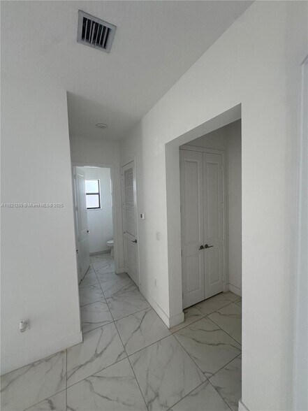 Building Photo - 4481 SW 173rd Ave