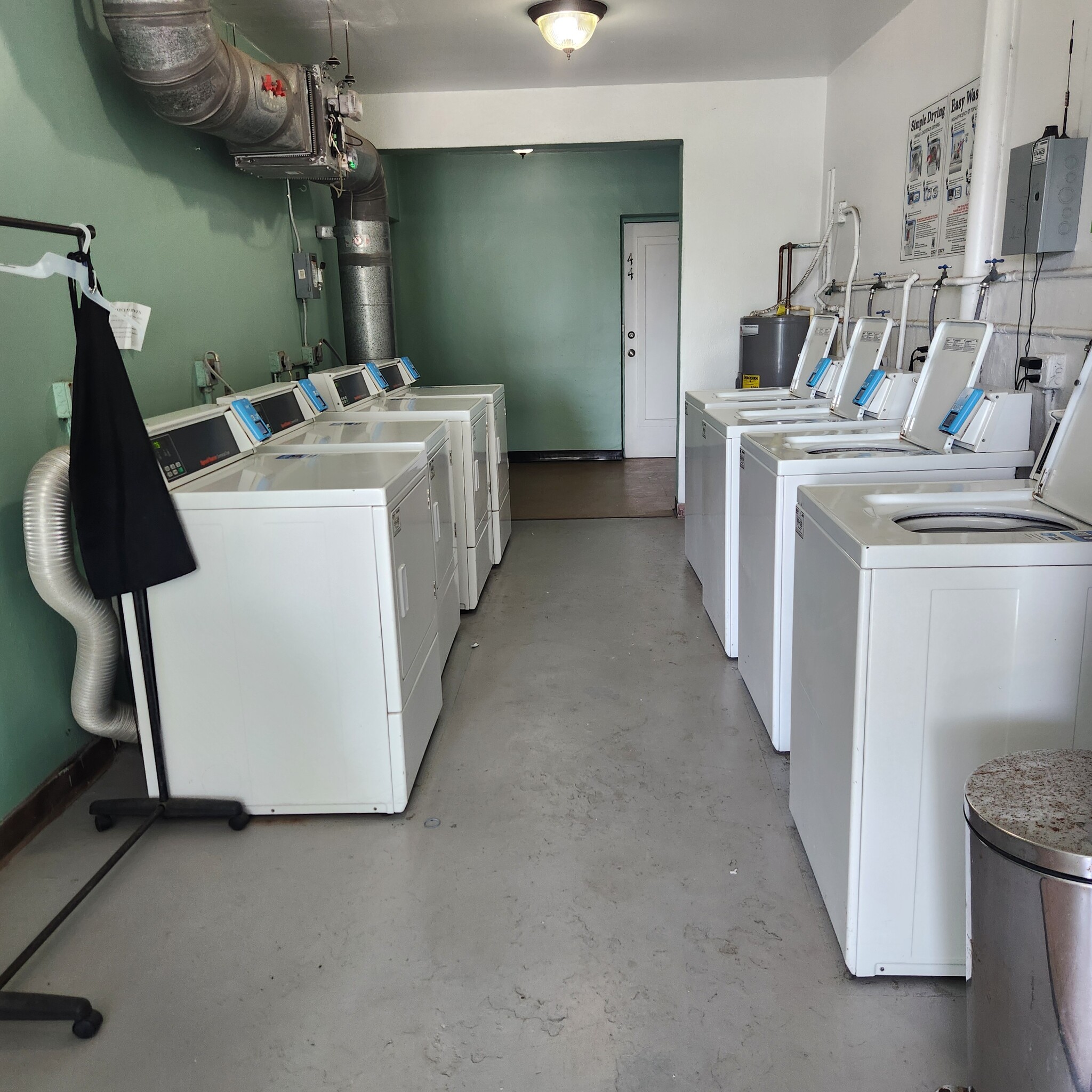 close laundry - 2043 Denmark St