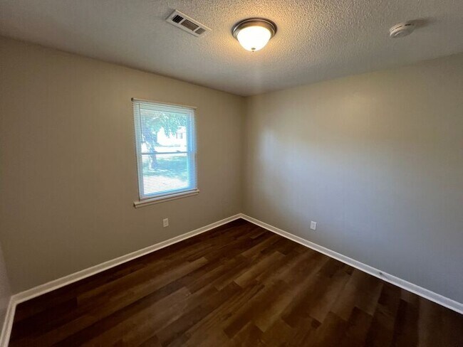Building Photo - 14005 Glenview Dr SW