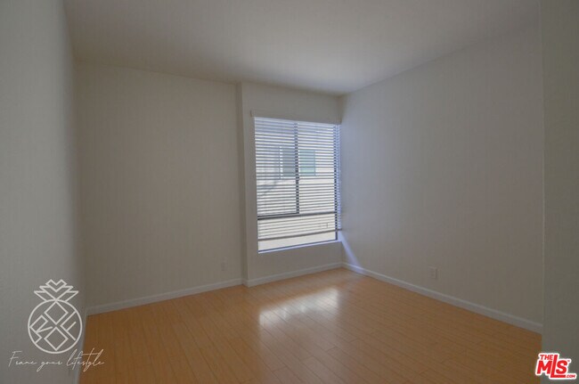 Building Photo - 1727 Glendon Ave