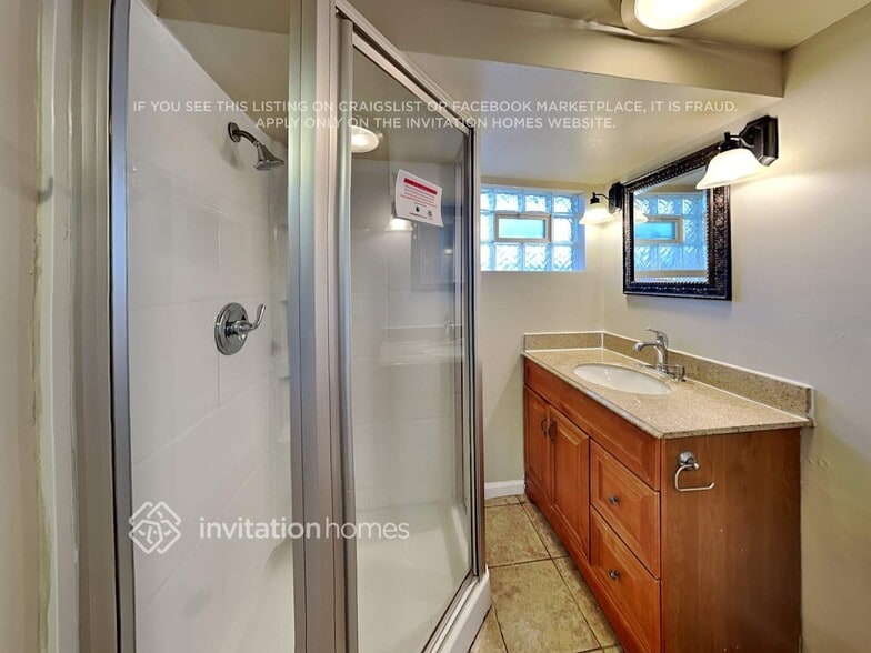 Building Photo - 9922 S 86th Ave