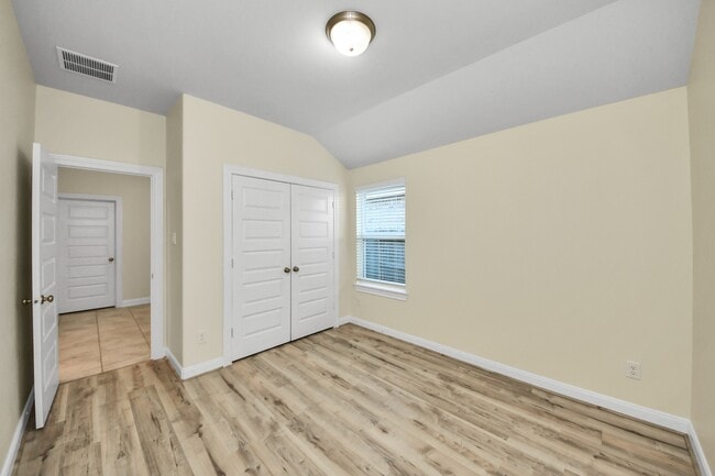 Building Photo - 24654 Greenwood Bay Dr