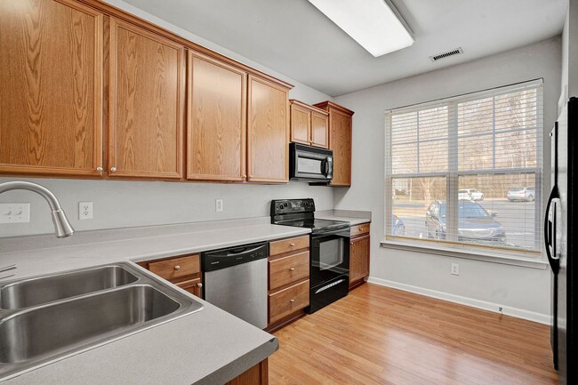 Building Photo - Cute and cozy townhome in Camden Park