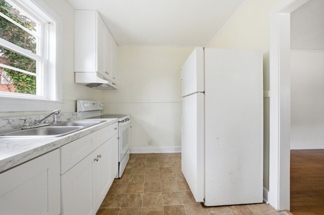 Building Photo - 212 S Armistead Ave