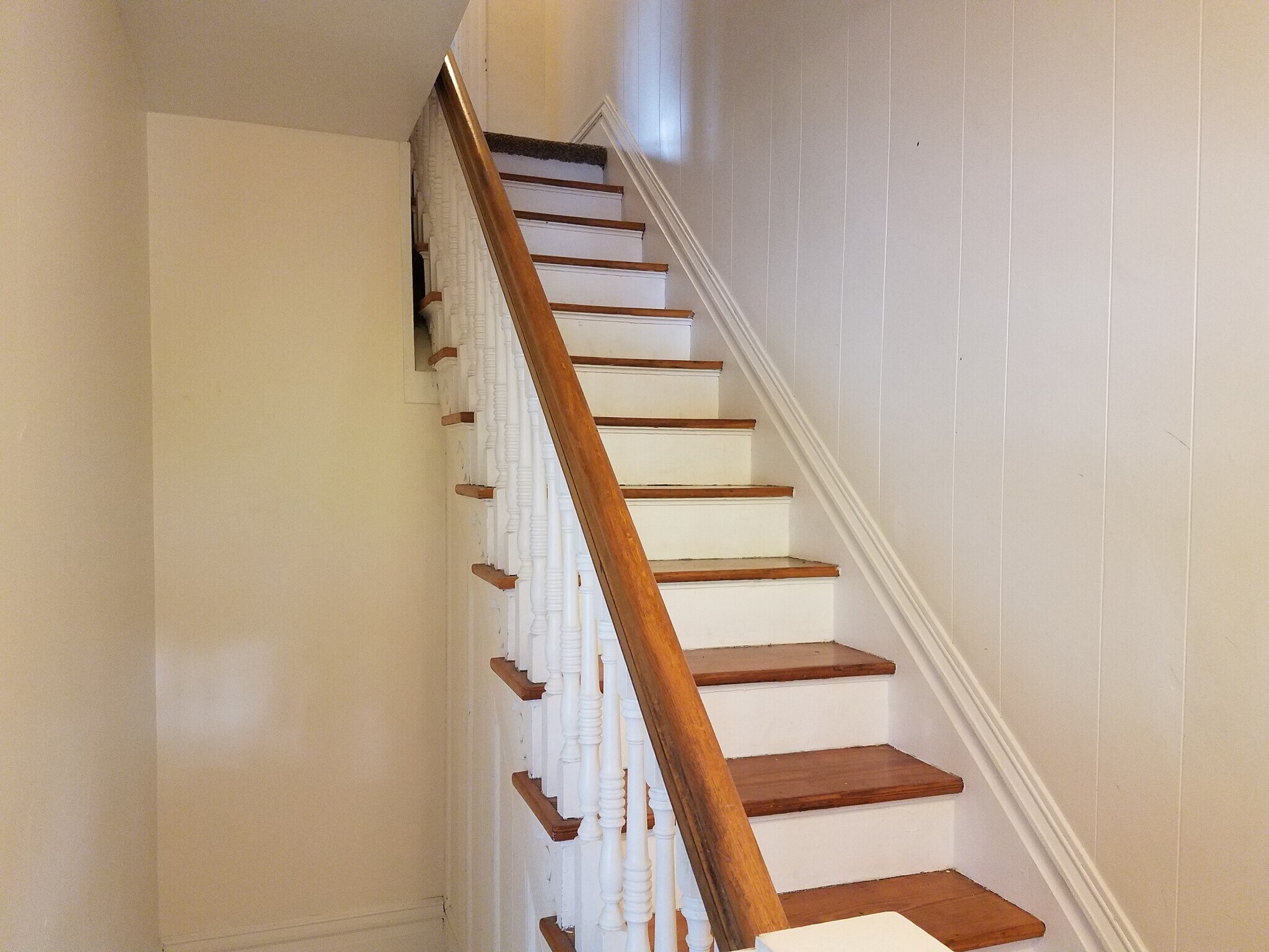 Entryway - 49 Sterling St